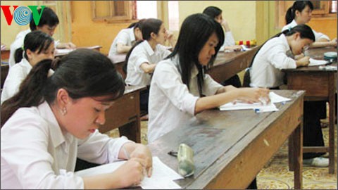 Nguyên Thứ trưởng GD-ĐT:Làm nghiêm túc, 60 - 70% đỗ tốt nghiệp - ảnh 1